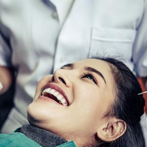 5 Reasons Why You Should Choose a Cosmetic Dentist for Your Dental Care